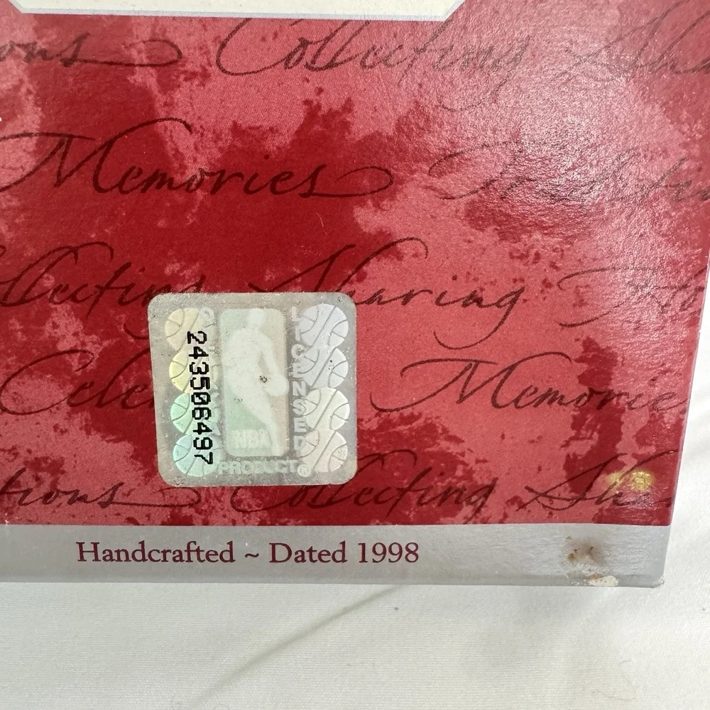 Hallmark Keepsake NBA‎ Chicago Bulls Ornament Go Bulls! Bear Basketball 1998